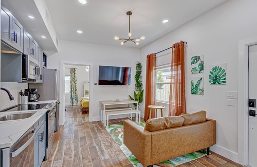Parker Ridge Casa | SoSo Orchid Cottage - Cozy, Tropical Guest House