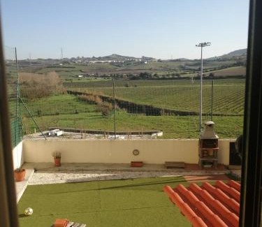 Arruda dos Vinhos Casa | Sossego e tranquilidade-Valley Guest House-Perto de Lisboa-Estacionamento à porta do alojamento