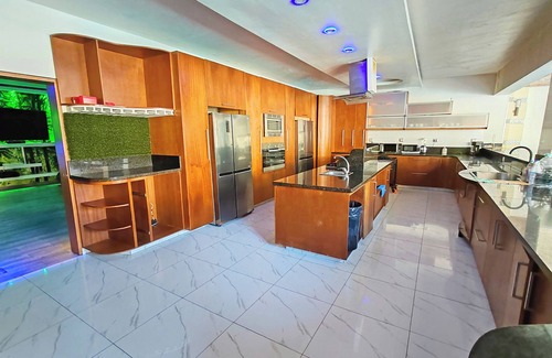 Villas Ana Maria Villa | Sosua Despedida de soltero 14 habitaciones Hollywood Style Mansion PARTIDO DE PRECIO