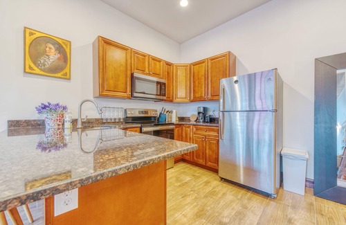 West Poplar Apartamento | Sosuite 2BR Apt w W D Gym On-site Restaurant