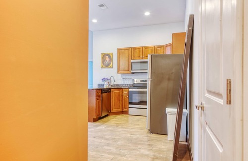 West Poplar Apartamento | Sosuite 2BR Apt w W D Gym On-site Restaurant