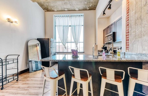 West Poplar Apartamento | Sosuite 2BR Apt w W/d, Gym, On-site Restaurant