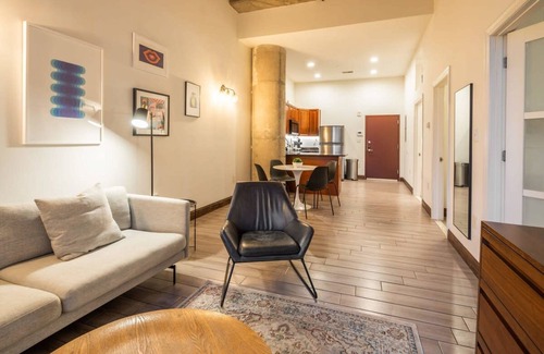 West Poplar Apartamento | Sosuite 2BR Apt w W/d, Gym, On-site Restaurant