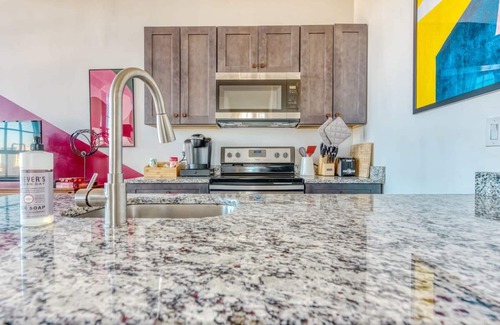 West Poplar Apartamento | Sosuite 2BR Penthouse w Balcony W D Gym