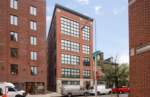 Old City Apartamento | Sosuite Corner 2BR Loft w W D Shared Roofdeck