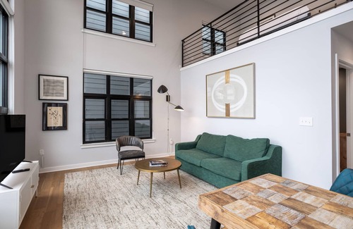 Old City Apartamento | Sosuite Corner 2BR Loft w W D Shared Roofdeck