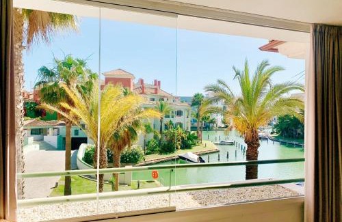 Sotogrande Apartamento | Sotogrande Alboaire- Waterfront luxury 4 bedroom Apt in the Marina of Sotogrande