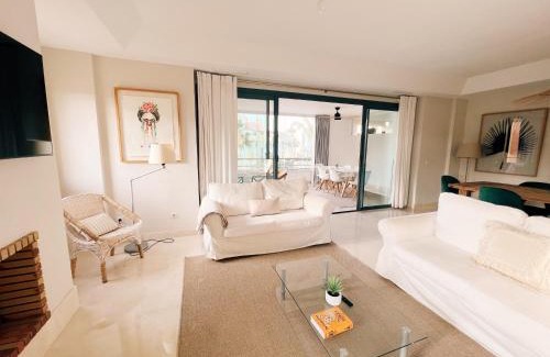 Sotogrande Apartamento | Sotogrande Alboaire- Waterfront luxury 4 bedroom Apt in the Marina of Sotogrande