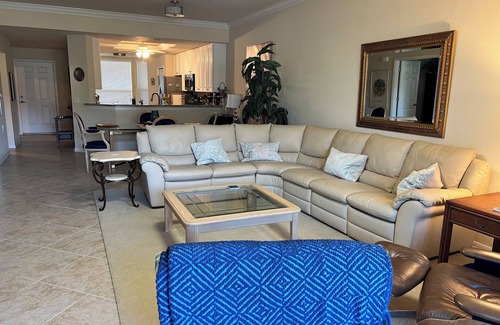 Naples Condominio | Premium planta baja Véranda unidad final 2br + Den. 6 personas