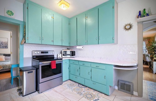 Downtown Salt Lake City Casa | Soul-warming Historic home - Private hot-tub, yard, Parks, 6min to downtown SLC.
