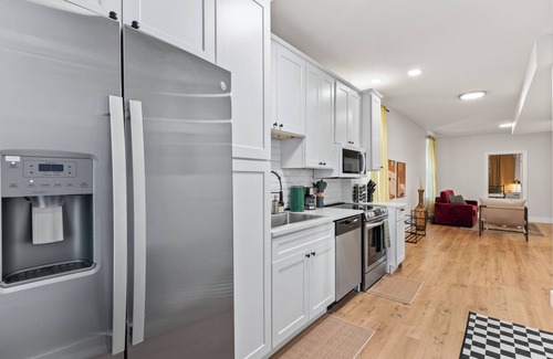 Soulard Apartamento | Soulard 1BR Gem: Sleeps 6, Luxe Comfort & 55” TVs