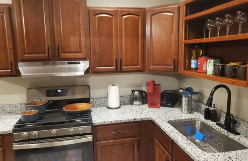 Soulard Apartamento | Soulard King 1BR - Personal Gym and Sauna Oasis