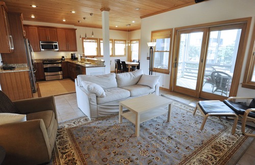 Ocracoke Casa | Sound Breeze: frente al canal contemporáneo, porche cubierto, cubiertas.