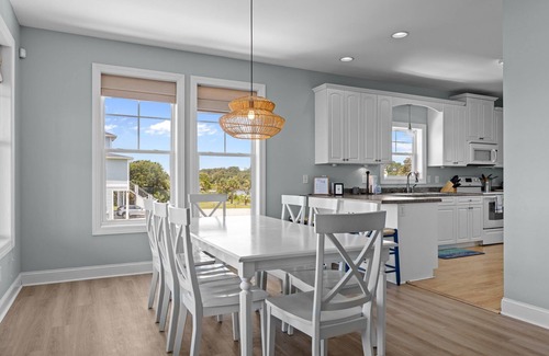 Gloucester Casa | Sound Front, Pet Friendly House with Boat Lift (Dolphin Lookout)