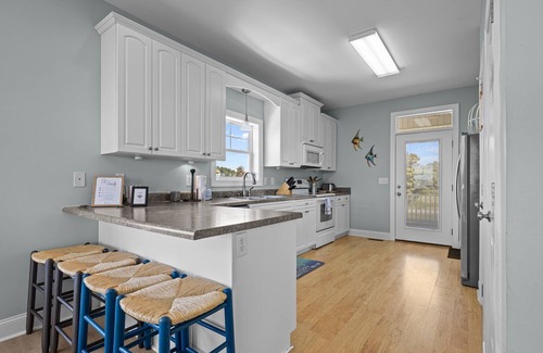 Gloucester Casa | Sound Front, Pet Friendly House with Boat Lift (Dolphin Lookout)