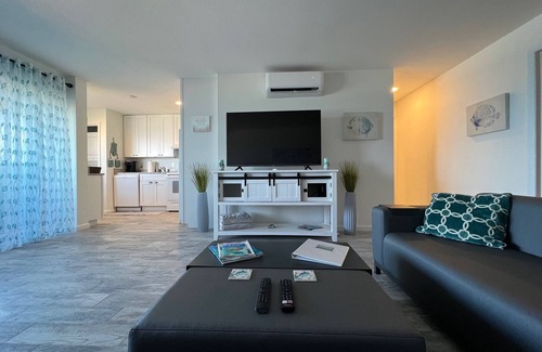 Bolongo Bay Condominio | Sound of the Sea - A tranquil oceanfront condo!