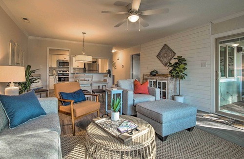 Caswell Beach Condominio | 'Sound of the Sea' Oak Island Condo w/ Pools!