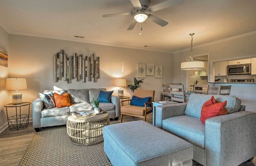 Caswell Beach Condominio | 'Sound of the Sea' Oak Island Condo w/ Pools!