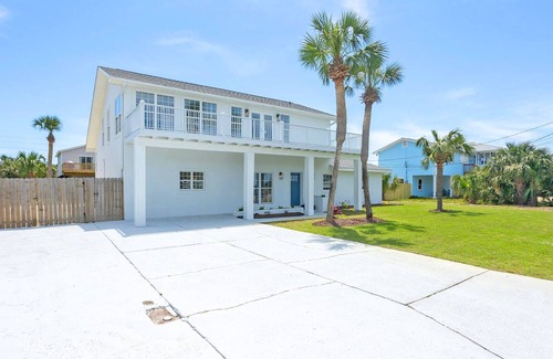 Villa Segunda Casa | Sound View - 5 Bedroom Home with POOL! Sleeps 20
