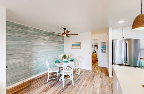 South Oceanside Condominio | Sound view condo with modern interior, gas fireplace, balcony, & W/D access