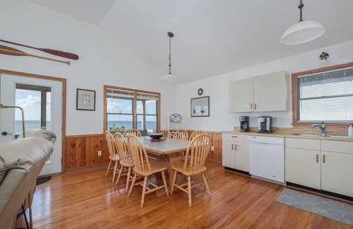 Colington Harbour Casa | Sounds Good | Soundfront | Colington Harbour | Kill Devil Hills | Sleeps 8