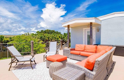 Villa Segunda Casa | Soundside - Stunning Gulf Views, Steps to Beach!