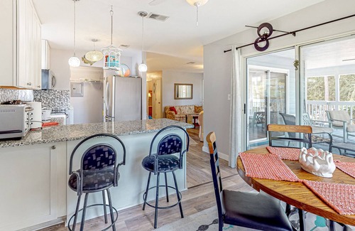 Gulf Breeze Casa | Soundside Vibes | House in Gulf Breeze with a pool, firepit, and beach access