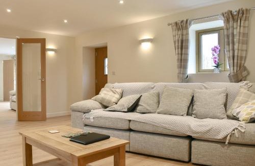 Broadwoodkelly Casa | South Barn