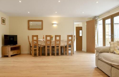 Broadwoodkelly Casa | South Barn