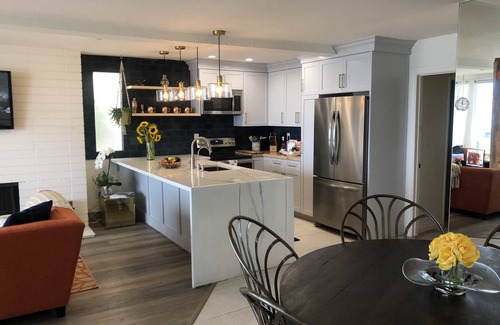 Balboa Island Casa | South Bayfront Home with Patio and Rooftop