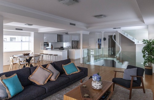 South Fremantle Casa | South Beach Guest House- Stylish & Spacious beach mansion