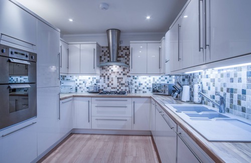 Tenby Apartamento | South Beach View- 2 Bedroom - Tenby
