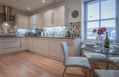 Tenby Apartamento | South Beach View- 2 Bedroom - Tenby