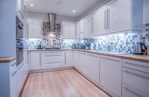Tenby Apartamento | South Beach View- 2 Bedroom - Tenby