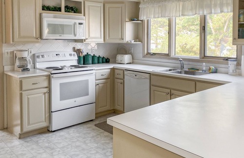 South Bethany Harbor Casa | South Bethany canal-front house w/ grill, boat dock, and outdoor shower