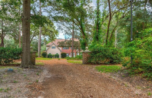 Beaufort Casa | South Carolina Comfort! Lake golf view. Very private and quiet.