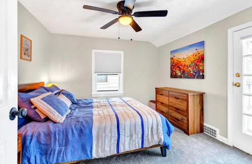South Euclid Casa | South Euclid 3BR Cozy Winter Escape