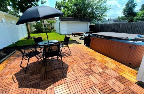 South Euclid Casa | South Euclid 4BR Luxe Escape with Hot Tub and BBQ