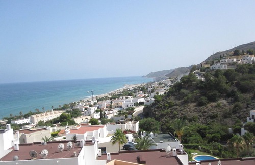 Ventanicas-El Cantal Apartamento | Apartamento orientado al sur - espectaculares vistas al mar ya la montaña con piscina