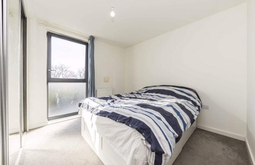 Norwood Green Apartamento | South-facing 1bedroom flat with breathtaking views of the canal.