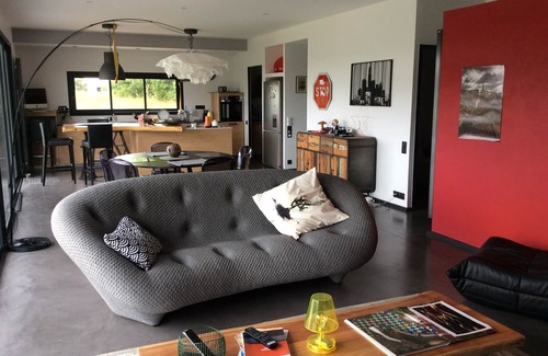 Atur Casa | South-facing architect-designed house with breathtaking views