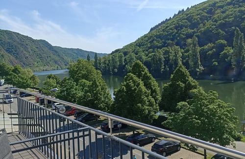 Klotten Apartamento | South-facing balcony on the banks of the Moselle