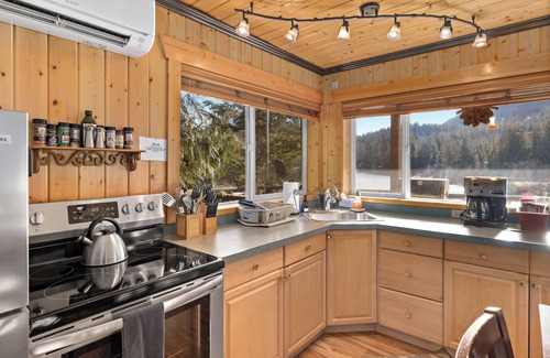 Gold Bar Apartamento | South Fork Lodge - TWO riverfront apartments