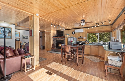 Gold Bar Apartamento | South Fork Lodge - TWO riverfront apartments