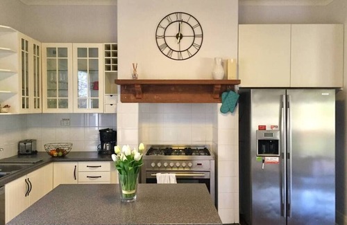 South Fremantle Apartamento | South Freo Bungalow - Hidden sanctuary w Spa Bath & Deck