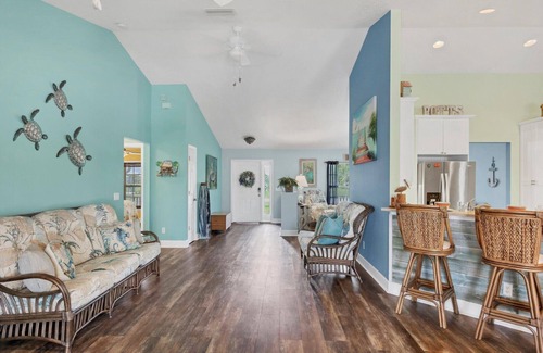 South Gulf Cove Casa | South Gulf Cove 3 Bedroom Canal Pool Home
