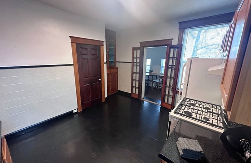 St. Louis Apartamento | South Hampton Apartment w/ Balcony by StayLage
