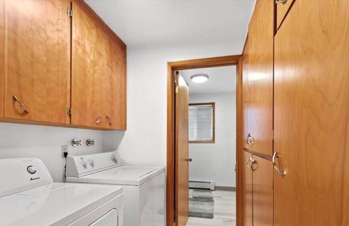 Manito Apartamento | South Hill Manito/ Mins To Dwntwn / King Bed /WIFI