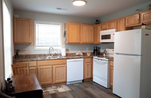 Bristol Casa | South Holston Retreat, walking distance to South Holston river centrally located