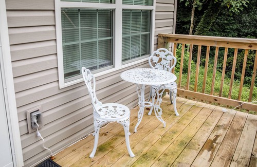 Bristol Casa | South Holston Retreat, walking distance to South Holston river centrally located